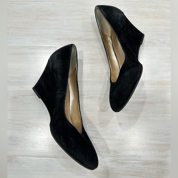 Bandolino Black Suede Wedge - Picture 3 of 9